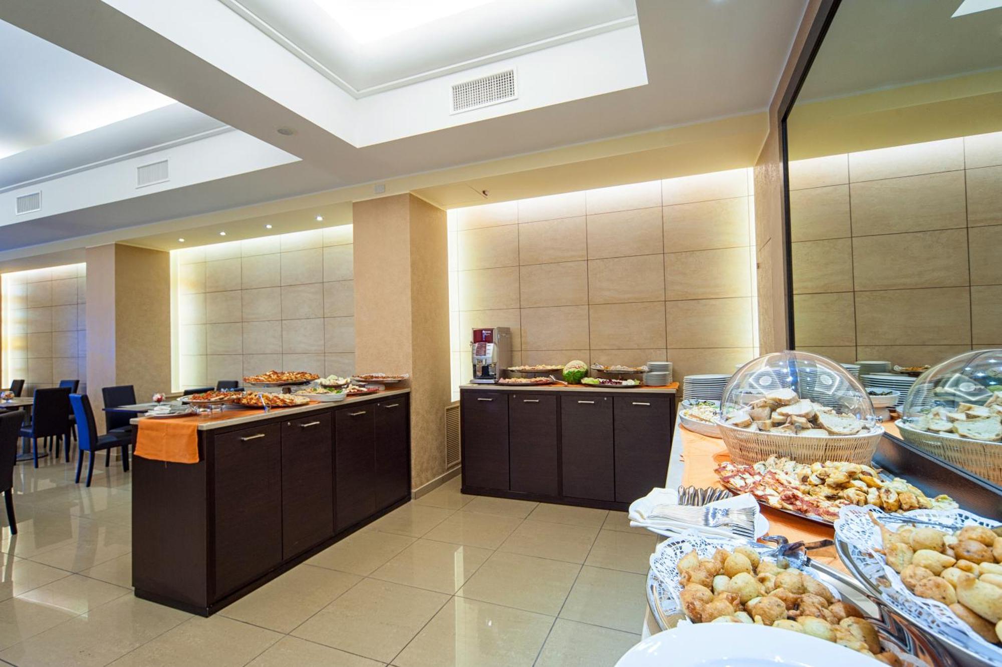 Hotel Tiempo Napoli Restoran foto