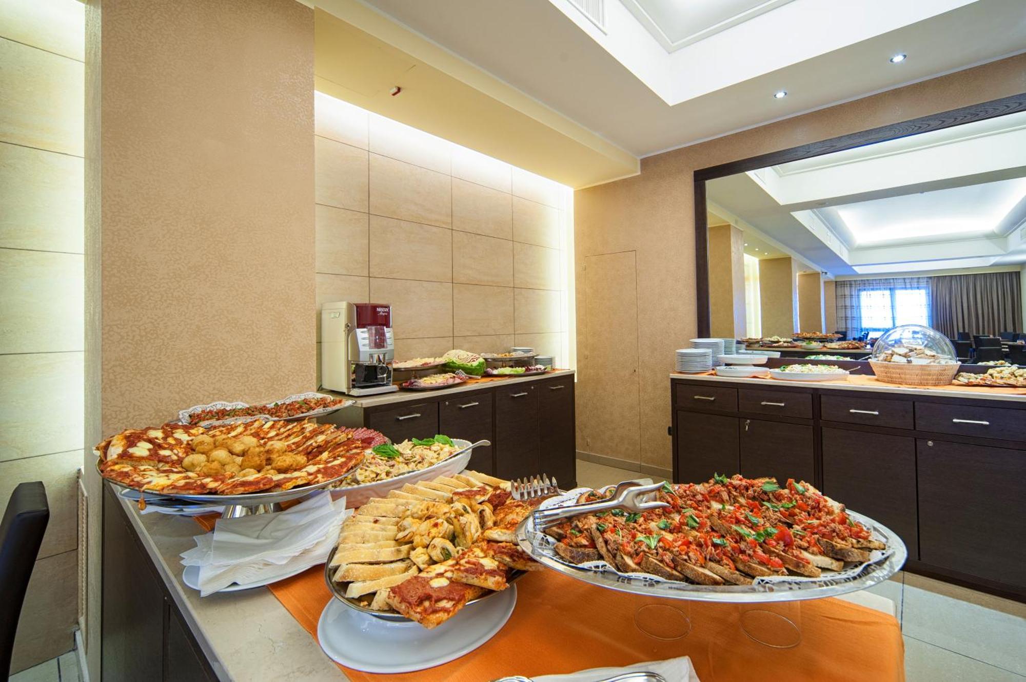 Hotel Tiempo Napoli Restoran foto