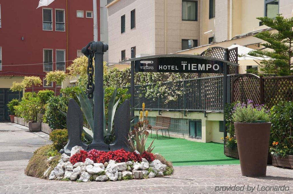 Hotel Tiempo Napoli Bagian luar foto